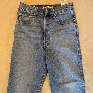 Levi's Ribcage Crop Flair Jean